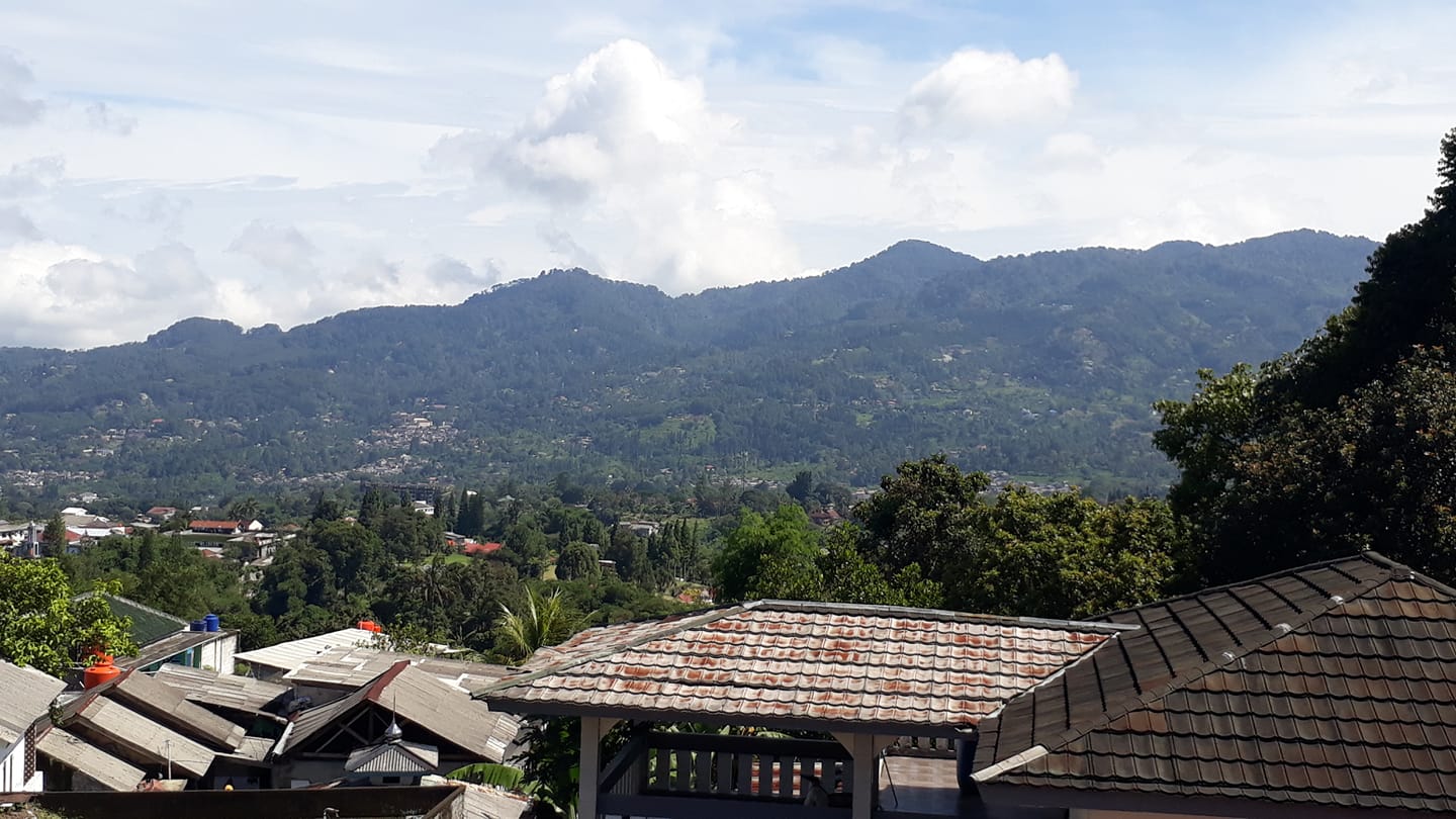 Puncak hari ini 1 februari 2024 cuaca cerah